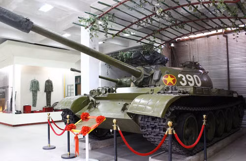 Xe tăng T-59 mang số hiệu 390 hiện được trưng bày ở Bảo tàng Tăng thiết giáp. Ảnh: H.P