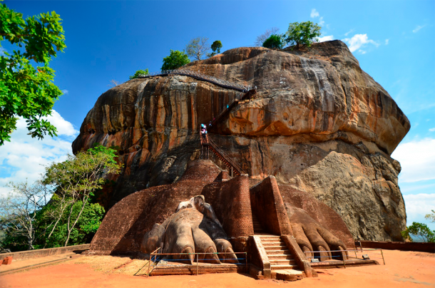 Bệ Sư Tử, cổng vào của tàn tích Sigiriya. Ảnh: Aleksandar Todorovic, Adobe Stock Bệ Sư Tử, cổng vào của tàn tích Sigiriya. Ảnh: Aleksandar Todorovic, Adobe Stock