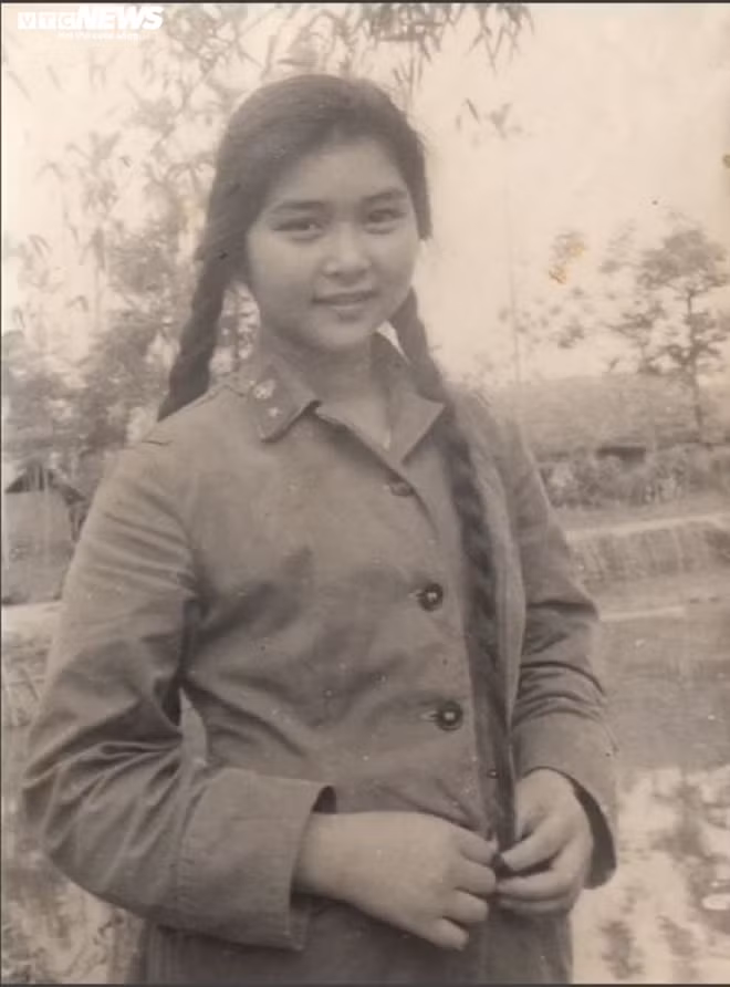 Cô bộ đội trẻ Thanh Loan hồi đầu nhập ngũ. Ảnh: NVCC.