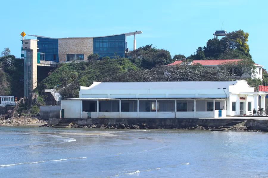 Hạng mục nhà hàng dưới chân đảo Lan Châu. Hạng mục nhà hàng dưới chân đảo Lan Châu.