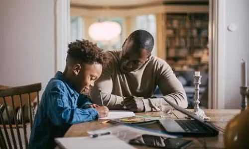 Trong khi nhiều phụ huynh khen ngợi lợi ích của việc học trực tuyến, thì một số lại tỏ ra không mấy hài lòng.