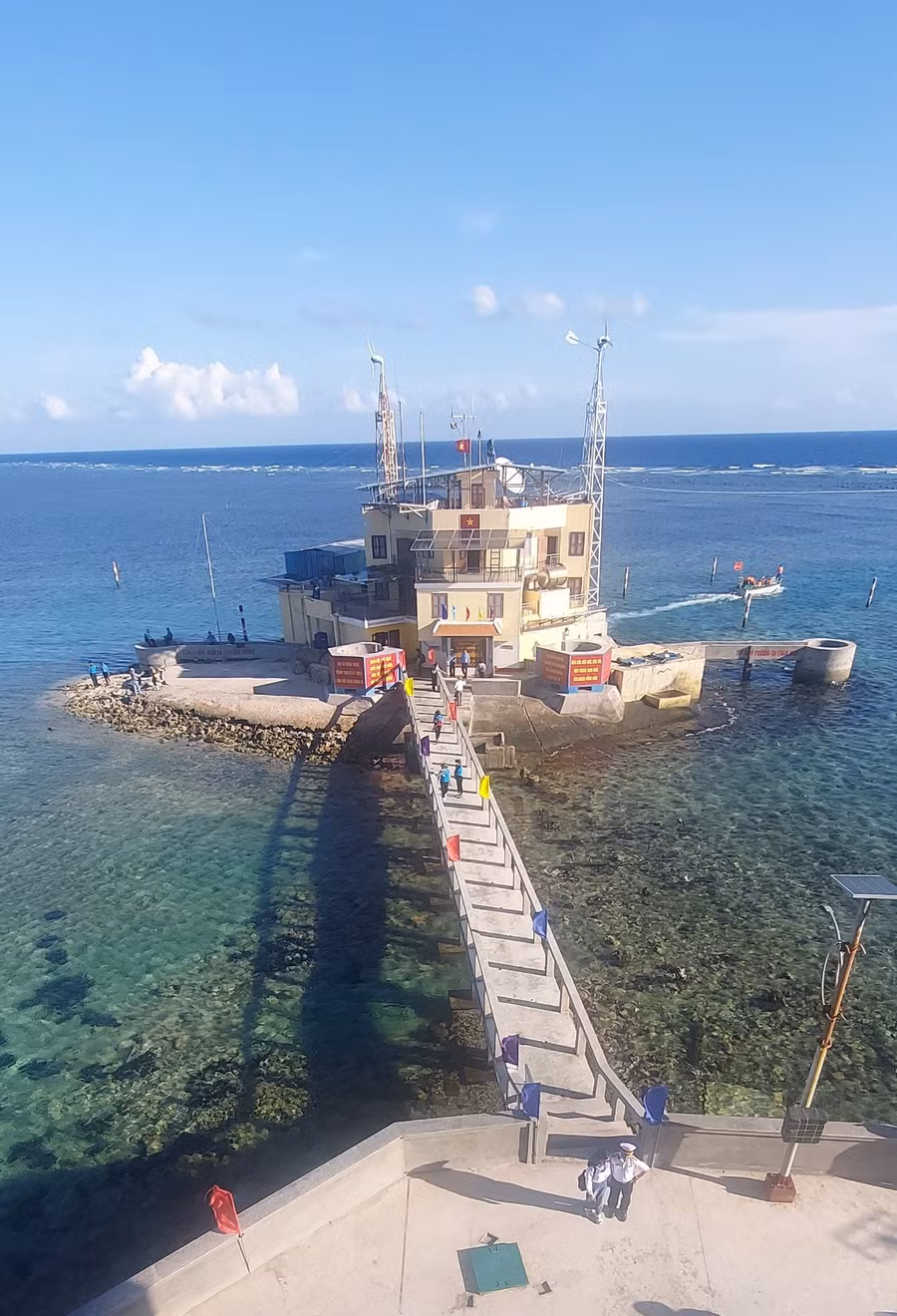 Đảo Đá Đông A thuộc quần đảo Trường Sa của Việt Nam. Ảnh: Bình Thanh.