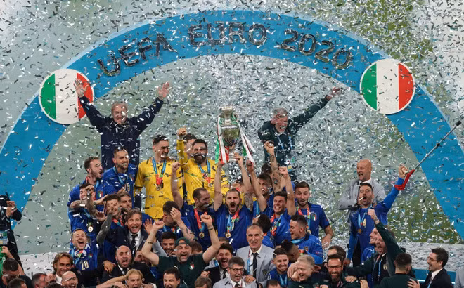 Các cầu thủ Italia nhận mưa tiền thưởng nhờ vô địch EURO 2020.