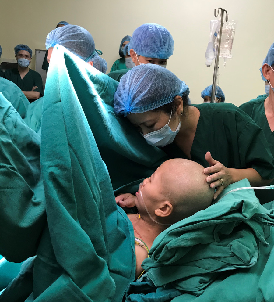 Ca mổ sinh đặc biệt. Ca mổ sinh đặc biệt.