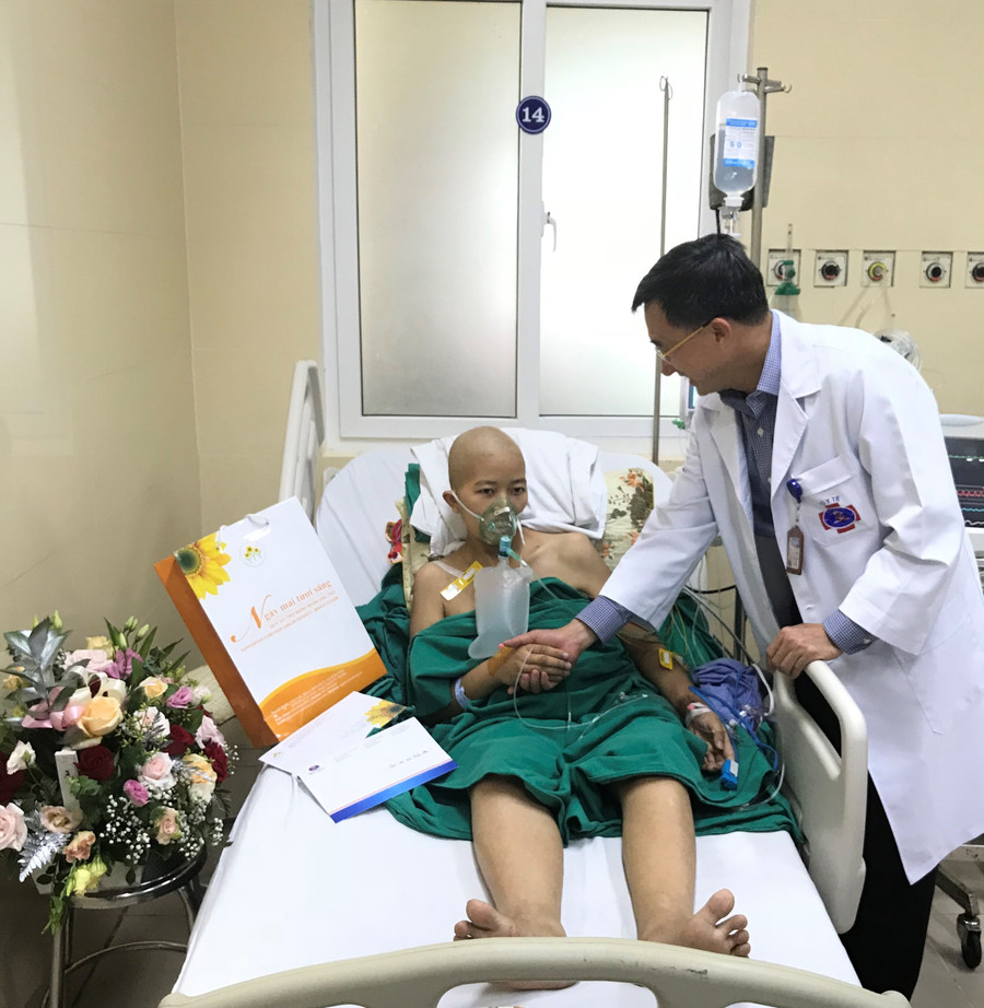 Mong ước của chị Liên là được nhìn thấy con. Mong ước của chị Liên là được nhìn thấy con.