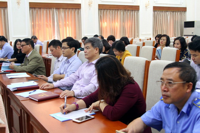 Các cán bộ, công chức tại lớp tập huấn. Ảnh: Việt Hà Các cán bộ, công chức tại lớp tập huấn. Ảnh: Việt Hà