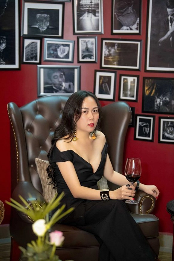 Sau bao ngày bị chê là thảm họa thời trang, Phượng Chanel gây bất ngờ với cách phối đồ tinh tế, sang trọng ảnh 4