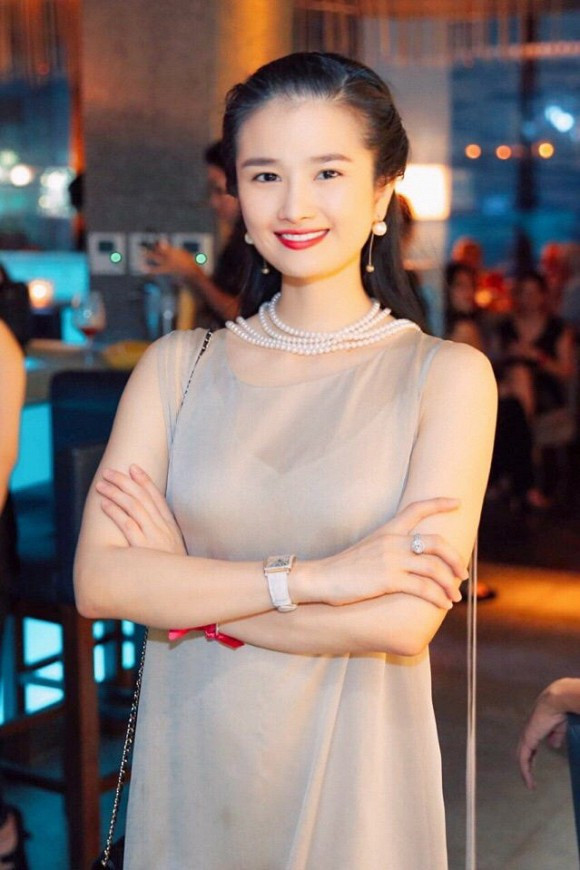 cuoc-song-co-tat-ca-nhung-quyet-bo-moi-thu-de-doi-su-an-nhien-cua-hoa-hau-cao-thuy-duong-hien-tai-4-ngoisao.vn-w639-h959 10 hao hậu Cao Thuỳ Dương, sao Việt