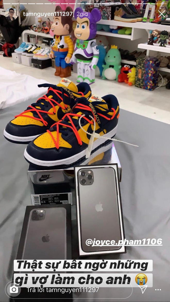 Chính Tâm Nguyễn cũng rất bất ngờ trước món quà của vợ.