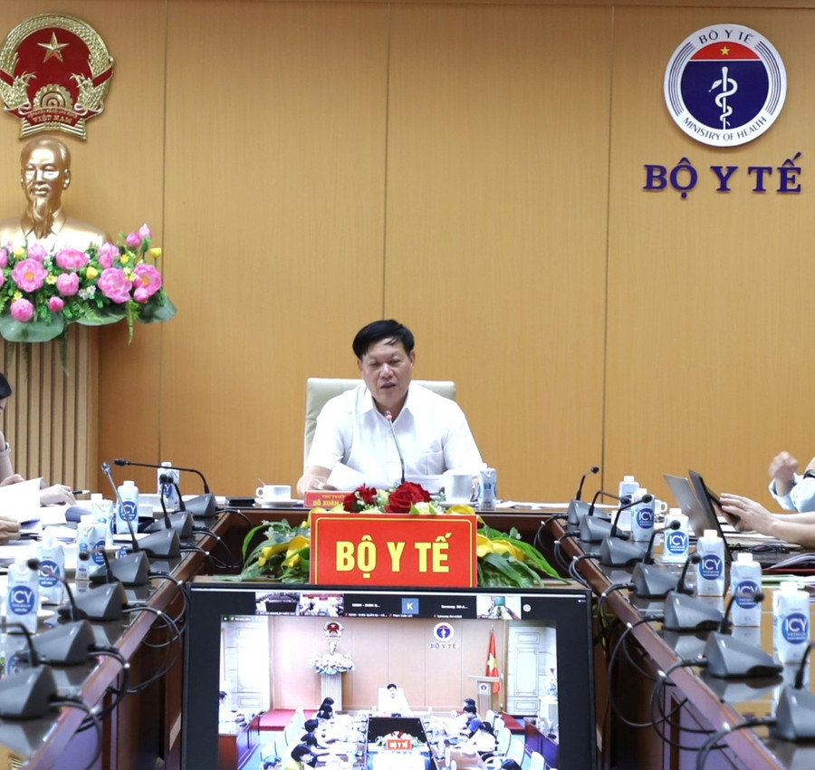 Thứ trưởng Bộ Y tế Đỗ Xuân Tuyên. Thứ trưởng Bộ Y tế Đỗ Xuân Tuyên.