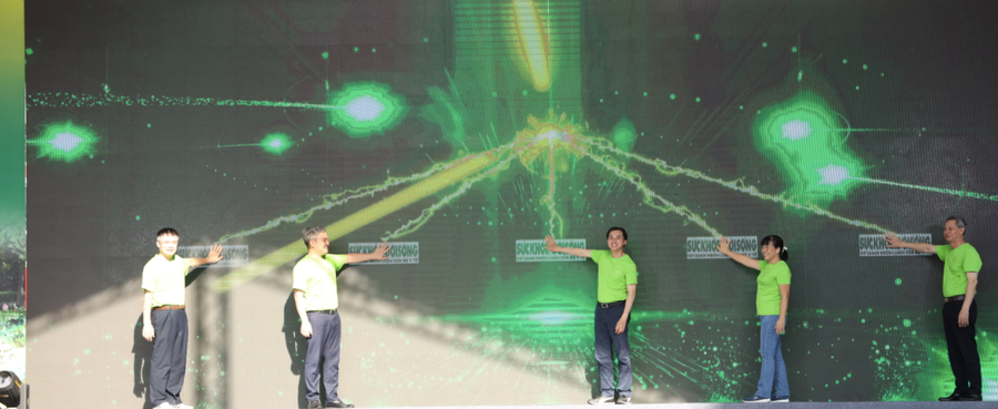 Các đại biểu nhấn nút khai mạc Ngày hội Dinh dưỡng cộng đồng Việt Nam. Các đại biểu nhấn nút khai mạc Ngày hội Dinh dưỡng cộng đồng Việt Nam.