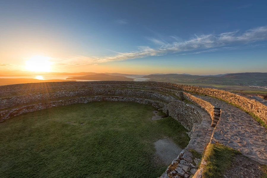 Một Pháo đài Thần tiên khá nguyên vẹn ở Tây Bắc Ireland. Ảnh: Atlasobscura.com