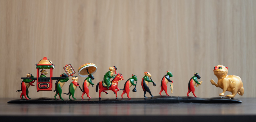 Nhóm 'Đông Hồ mới' chuyển thể bức tranh 'Đám cưới chuột' thành tác phẩm tượng decor. Nhóm 'Đông Hồ mới' chuyển thể bức tranh 'Đám cưới chuột' thành tác phẩm tượng decor.