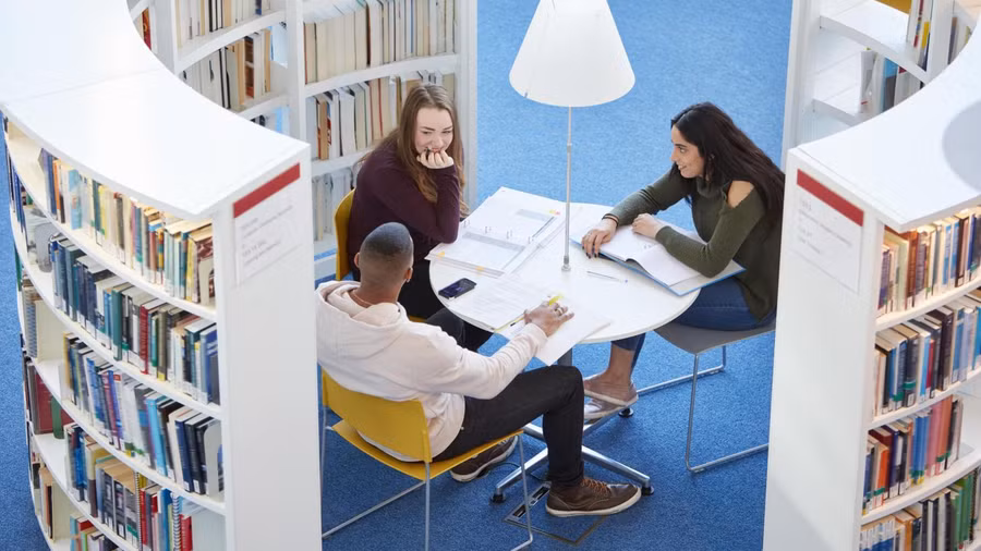 Nguồn cung học phí từ sinh viên quốc tế giúp nhiều trường đại học Anh duy trì hoạt động.