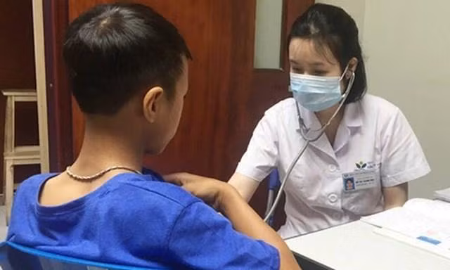 Trời trở lạnh có nguy cơ ảnh hưởng tới sức khỏe người già, trẻ nhỏ, phụ nữ mang thai... Ảnh: Bệnh viện Nhi Trung ương.