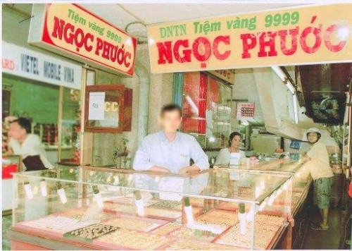 Bắt kẻ giật dây chuyền vàng rồi lẻn vào chợ Đông Ba tẩu thoát