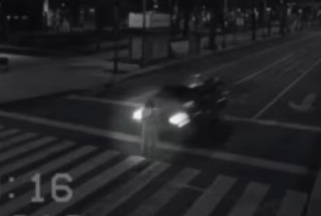 Su that bat ngo dang sau video bong ma thieu nu bi o to dam khien ca the gioi kinh hai - Anh 1