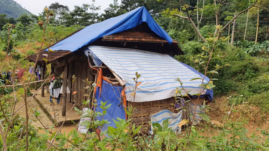 Gia đình cháu Vũ Thị H. Tr. thuộc diện đặc biệt khó khăn tại xã Khả Cửu.