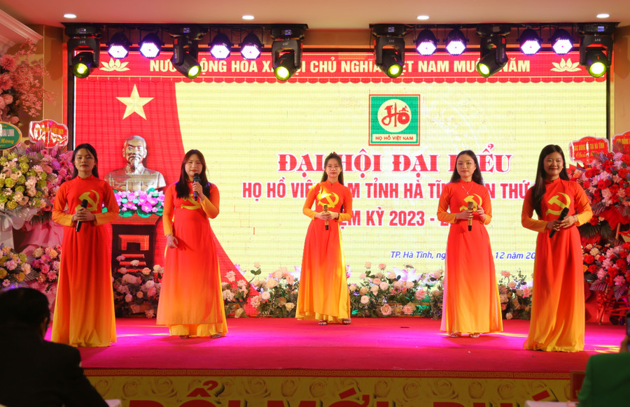 Các tiết mục văn nghệ tại Đại hội Họ Hồ Hà Tĩnh.