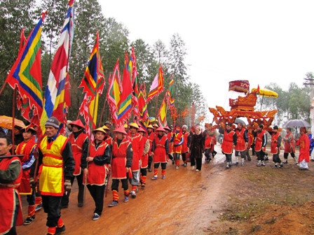 Ảnh tư liệu của 2 làng Vi -Trẹo rước Vua Hùng về làng ăn Tết.