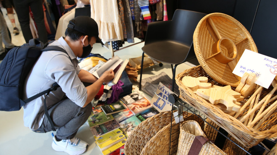 Bạn trẻ hào hứng tham gia Phiên chợ Lại đây sống xanh được tổ chức lần trước