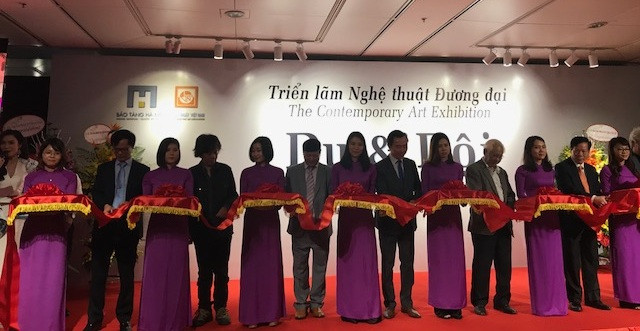 Cắt băng khai mạc triển lãm Cắt băng khai mạc triển lãm