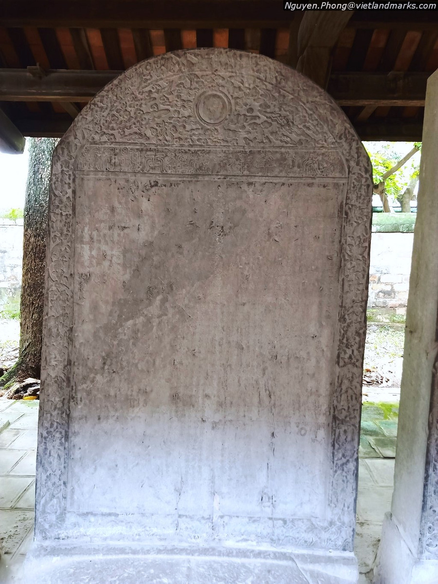 Văn bia đề danh Tiến sĩ khoa Canh Dần (1710), Phạm Đình Kính đỗ Đệ tam giáp đồng Tiến sĩ xuất thân (ảnh trái).