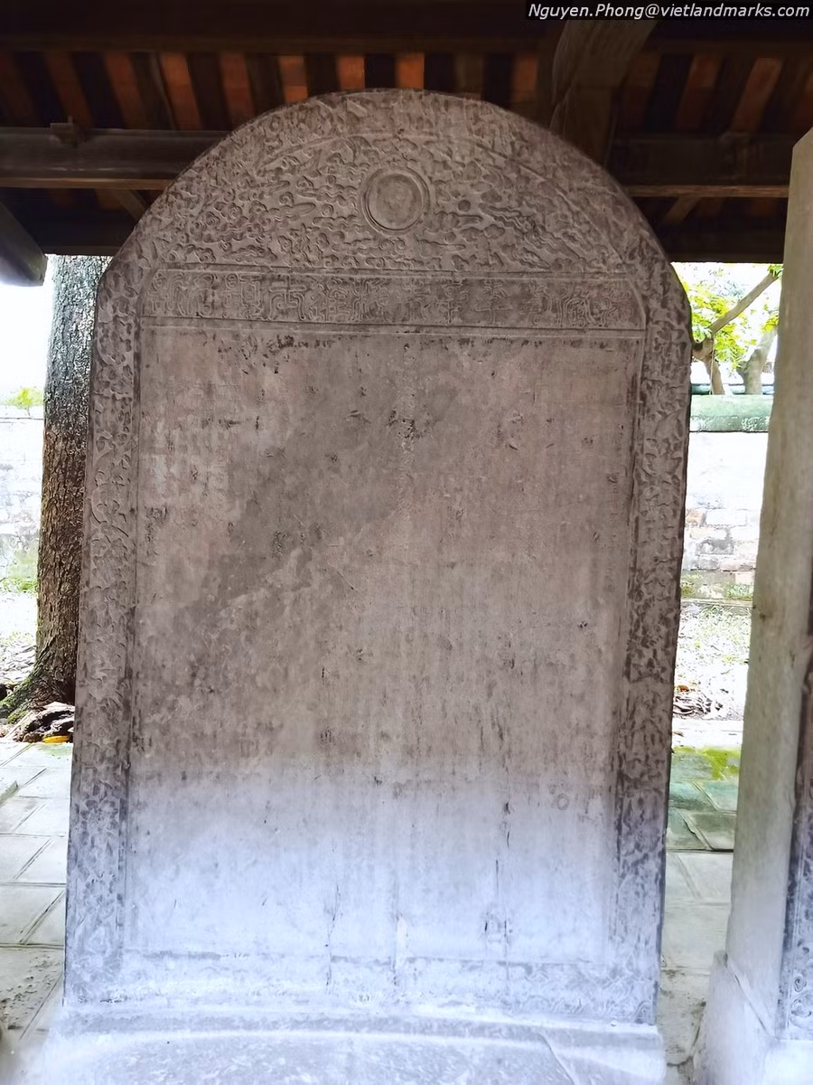 Văn bia đề danh Tiến sĩ khoa Canh Dần (1710), Phạm Đình Kính đỗ Đệ tam giáp đồng Tiến sĩ xuất thân (ảnh trái).