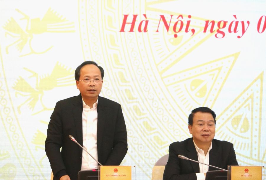 Thứ trưởng Bộ GTVT Nguyễn Duy Lâm phát biểu tại họp báo.