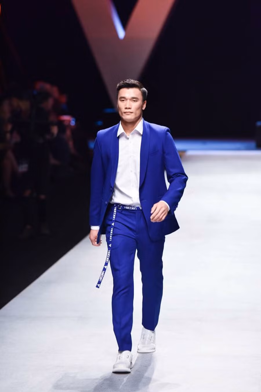 Thủ môn xứ Thanh nhanh chóng lấn sân thời trang, quảng cáo