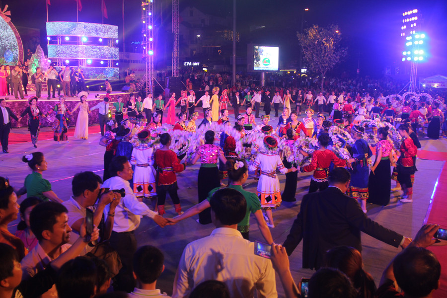 Đồng bào Mông ở Điện Biên Đông đã và đang dần xóa bỏ hủ tục, xây dựng nếp sống văn minh