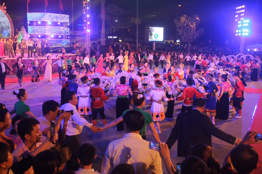 Đồng bào Mông ở Điện Biên Đông đã và đang dần xóa bỏ hủ tục, xây dựng nếp sống văn minh