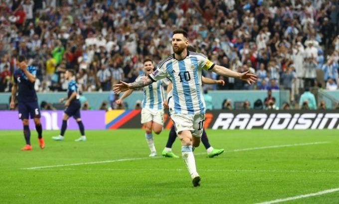 Messi mừng bàn thắng mở tỷ số ở phút 34. Messi mừng bàn thắng mở tỷ số ở phút 34.