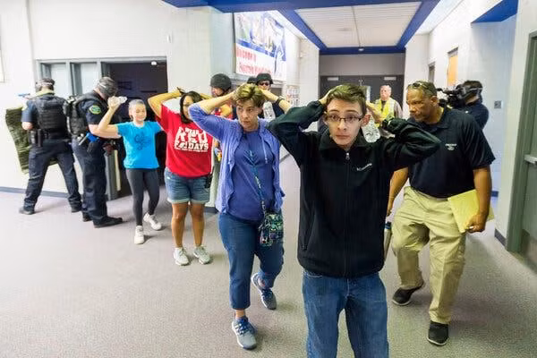 Các cuộc diễn tập trở thành một phần của trường học Mỹ.