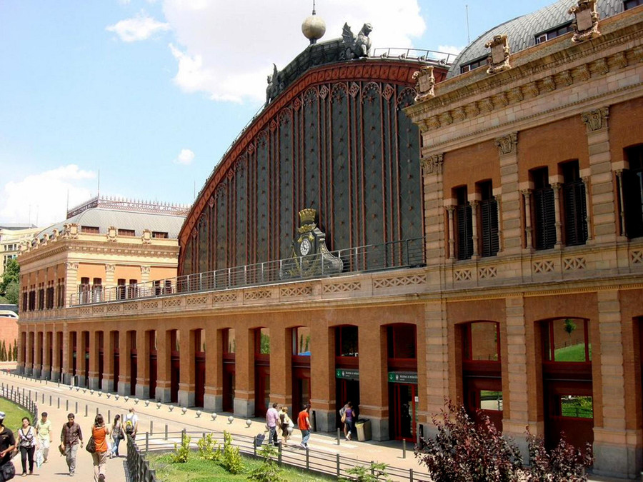 Nhà ga Madrid Atocha. Nhà ga Madrid Atocha.