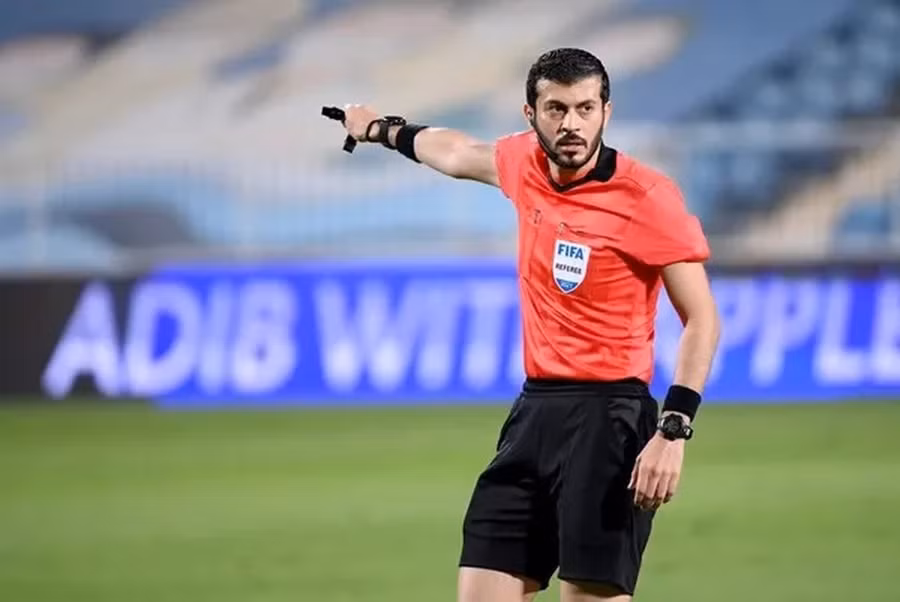 Trọng tài Omar Al Ali sẽ cầm còi trận đấu giữa đội tuyển Việt Nam và Iraq.