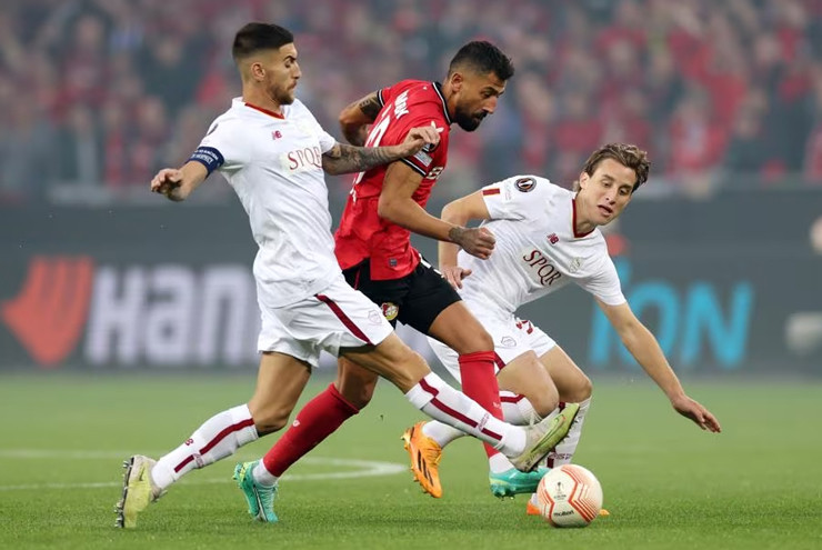 AS Roma chơi phòng ngự chắc chắc và giành quyền vào chung kết. AS Roma chơi phòng ngự chắc chắc và giành quyền vào chung kết.