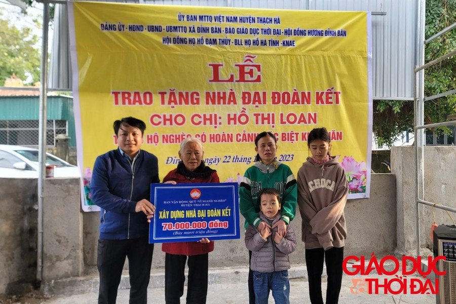 Ban vận động Quỹ "Vì người nghèo" của Ủy ban MTTQ Việt Nam huyện Thạch Hà trao tặng số tiền 70 triệu đồng. Ban vận động Quỹ "Vì người nghèo" của Ủy ban MTTQ Việt Nam huyện Thạch Hà trao tặng số tiền 70 triệu đồng.