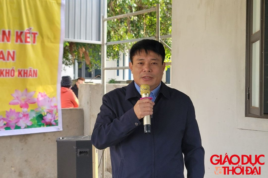 Ông Hồ Văn Châu - Chủ tịch Hội đồng Hương Đỉnh Bàn, Trưởng Ban liên lạc họ Hồ phát biểu khai mạc. Ông Hồ Văn Châu - Chủ tịch Hội đồng Hương Đỉnh Bàn, Trưởng Ban liên lạc họ Hồ phát biểu khai mạc.