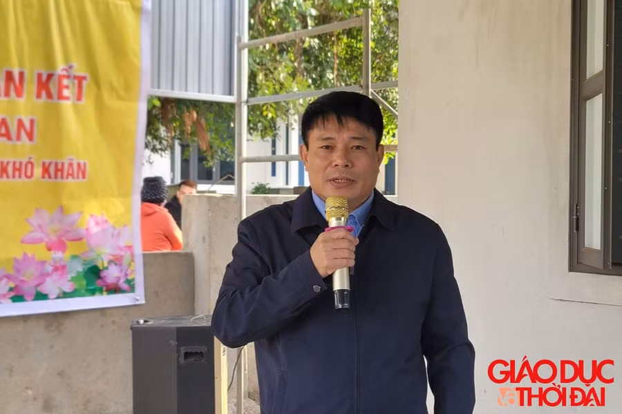 Ông Hồ Văn Châu - Chủ tịch Hội đồng Hương Đỉnh Bàn, Trưởng Ban liên lạc họ Hồ phát biểu khai mạc.