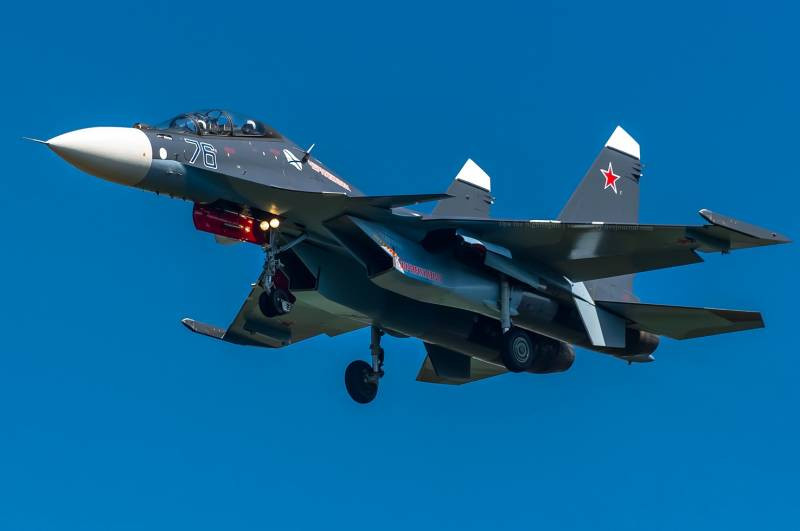 Máy bay tiêm kích Su-30SM số hiệu 76.