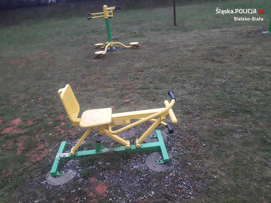 Cảnh sát đang truy tìm thủ phạm. Cảnh sát đang truy tìm thủ phạm.