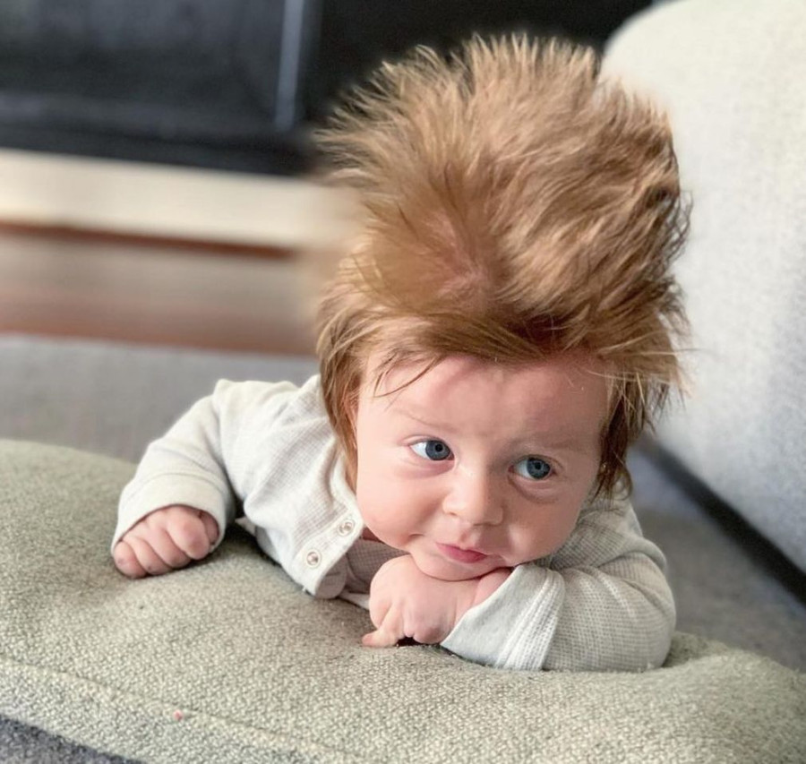 Cậu bé thậm chí còn có lượng lớn người hâm mộ. Cậu bé thậm chí còn có lượng lớn người hâm mộ.