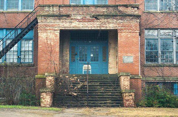 Ngồi trường bị bỏ hoang được xây dựng từ năm 1920 (Ảnh minh hoạ). Ngồi trường bị bỏ hoang được xây dựng từ năm 1920 (Ảnh minh hoạ).