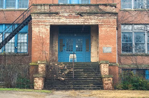 Ngồi trường bị bỏ hoang được xây dựng từ năm 1920 (Ảnh minh hoạ).