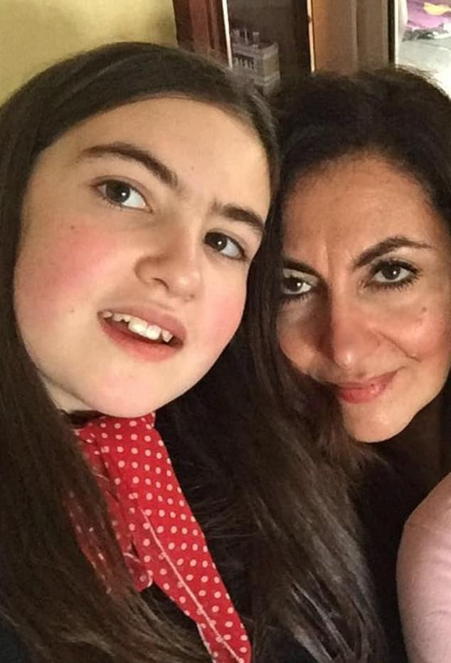 Laleh Sharavesh và con gái.