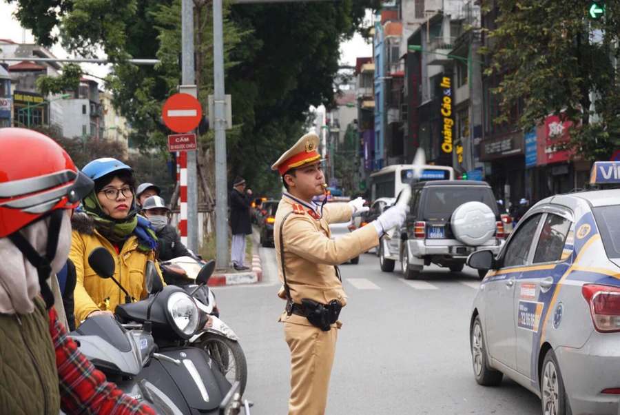 Người dân có nhiều hình thức giám sát lực lượng cảnh sát giao thông