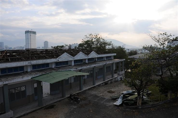 Hội trường bị tốc mái hoàn toàn tại Trường Đại học Nha Trang Hội trường bị tốc mái hoàn toàn tại Trường Đại học Nha Trang