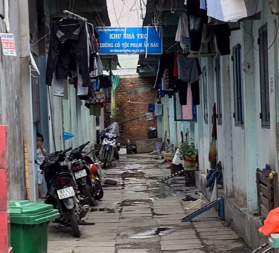 Nhiều dãy nhà trọ công nhân rơi vào cảnh đìu hiu.