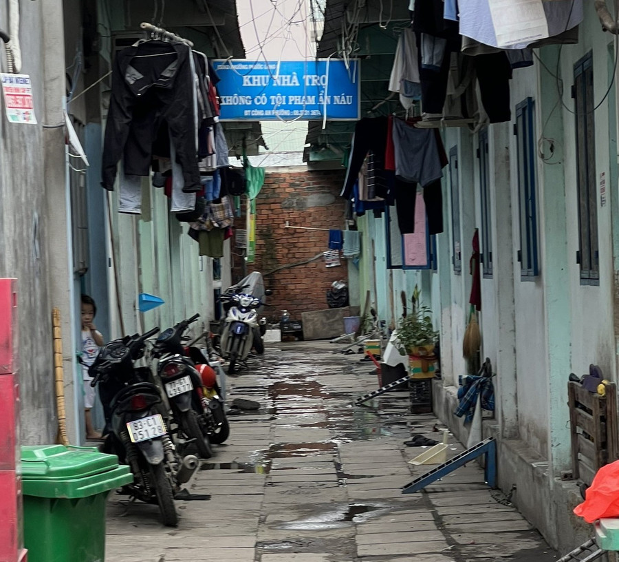 Nhiều dãy nhà trọ công nhân rơi vào cảnh đìu hiu.